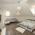 Center Lucia -split Center- Apartment Split