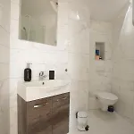 Apartment Center Lucia -split Center-