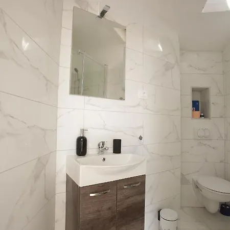 Center Lucia -split Center- Apartman *