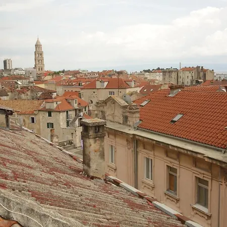 Center Lucia -split Center- Apartman *