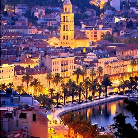 Center Lucia -split Center- Apartman *