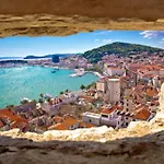 Center Lucia -split Center- * Split